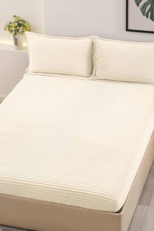 Простирадло на резинці + 2 наволочки